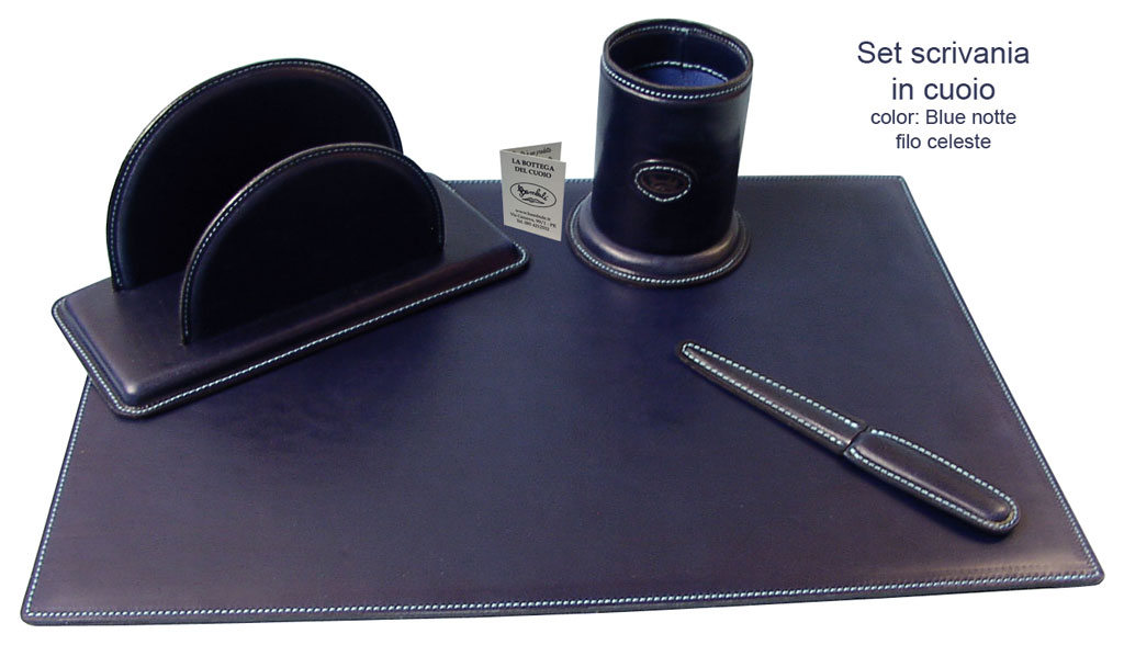 Set scrivania mod. “base” in cuoio blue notte, filo celeste - Bambulè - la  bottega del cuoio