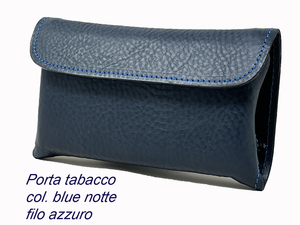 Porta tabacco in cuoio blue con porta cartine dedicato e lampo porta filtri. Chiusura con bottone a pressione
